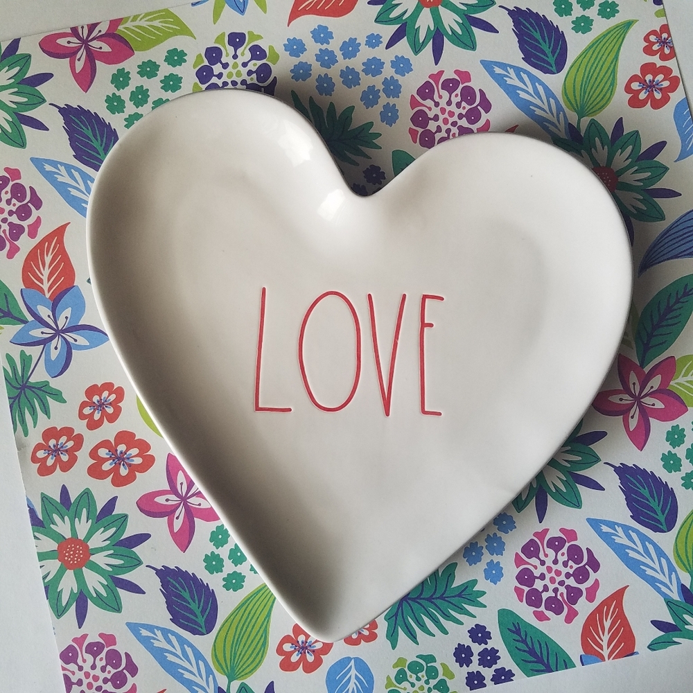 Rae Dunn RARE "LOVE" plate - Picture 3 of 3